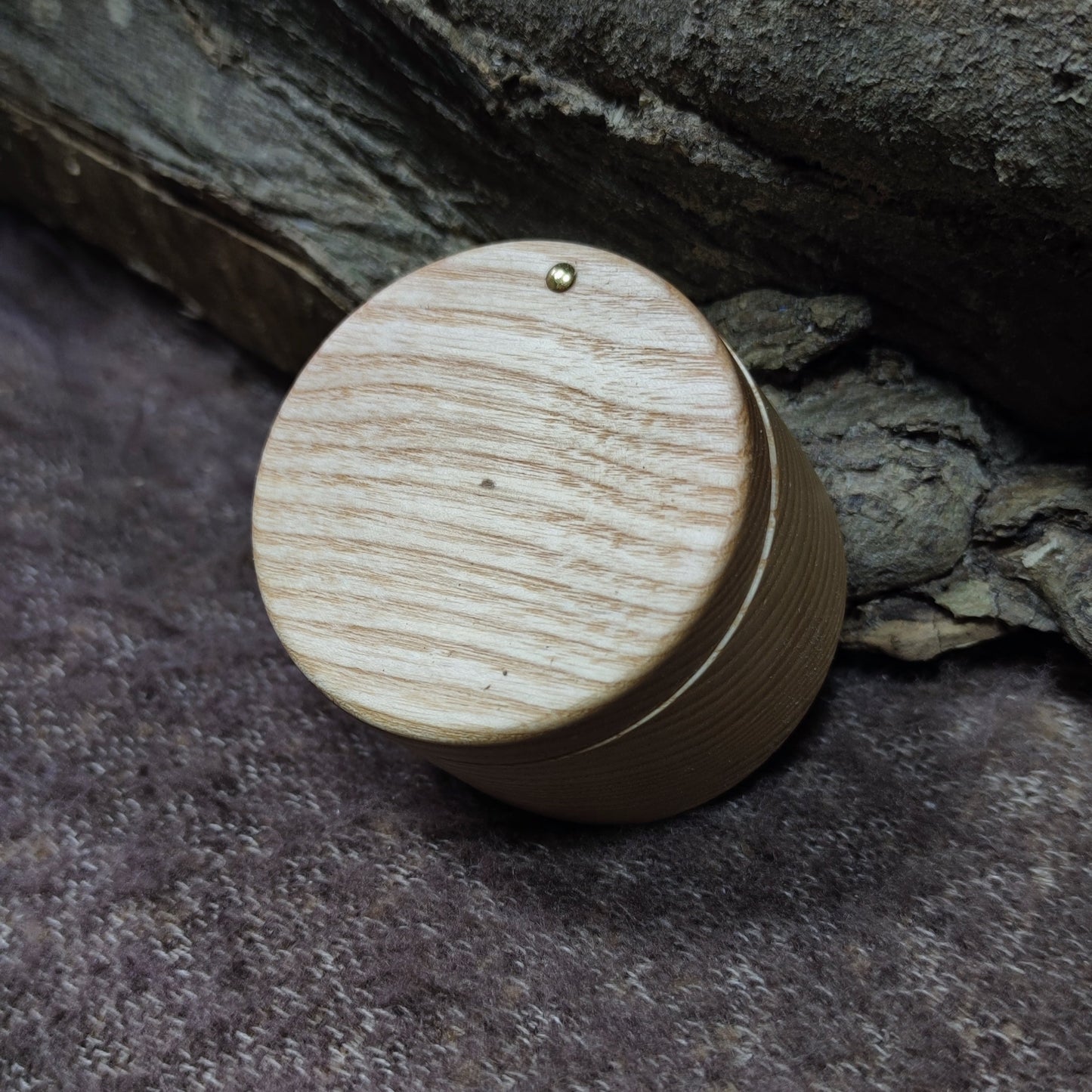 Boîte à bijoux en bois avec couvercle pivotant pour alliances et bijoux