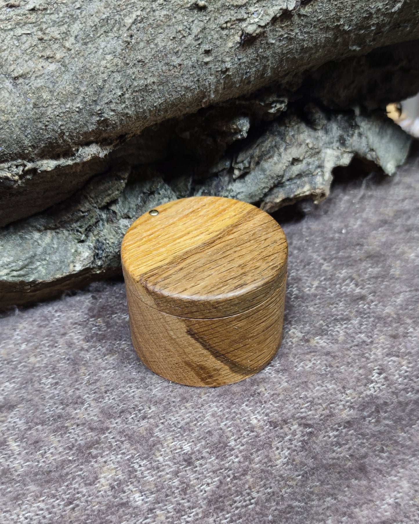 Boîte à bijoux en bois avec couvercle pivotant pour alliances et bijoux