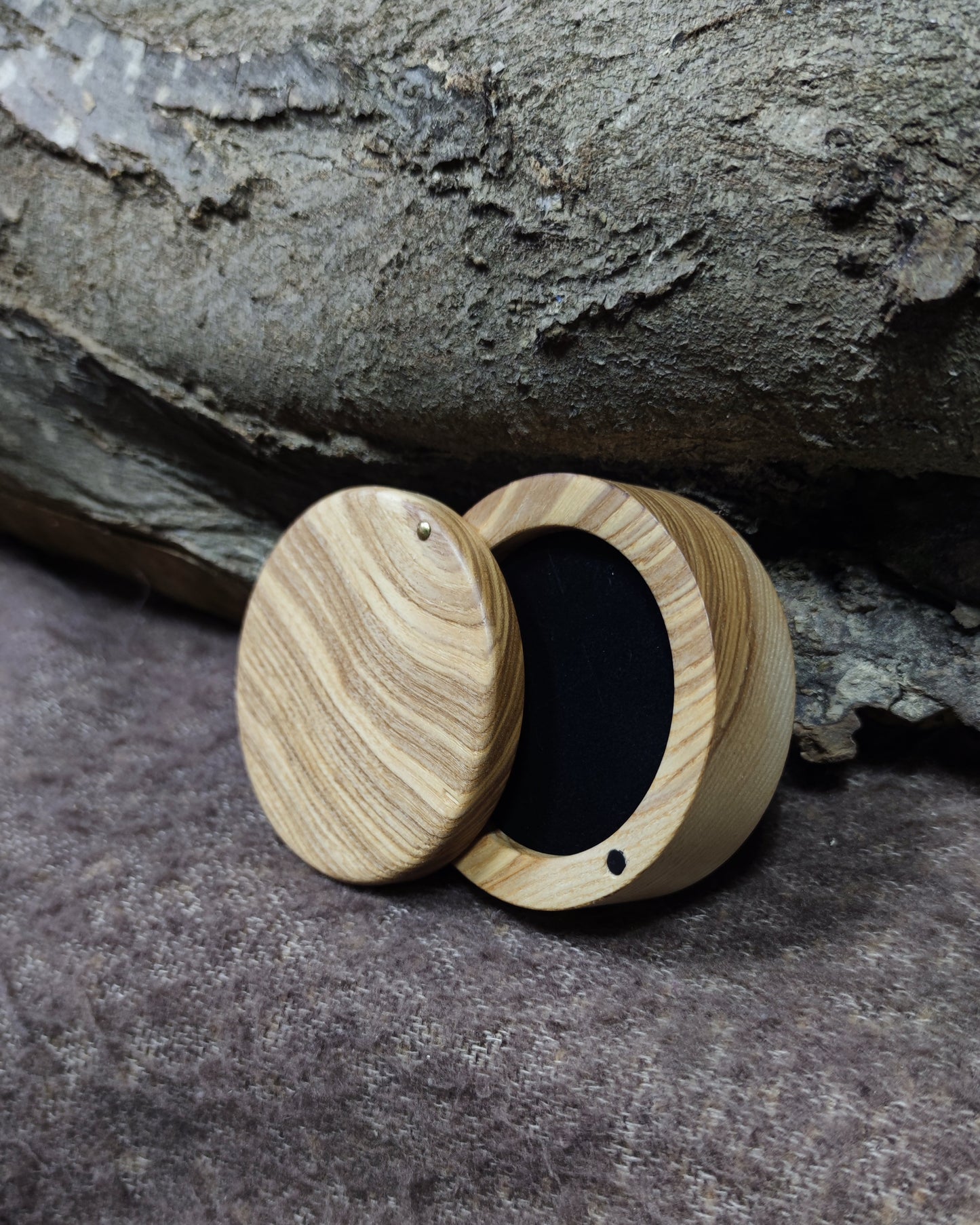Boîte à bijoux en bois avec couvercle pivotant pour alliances et bijoux
