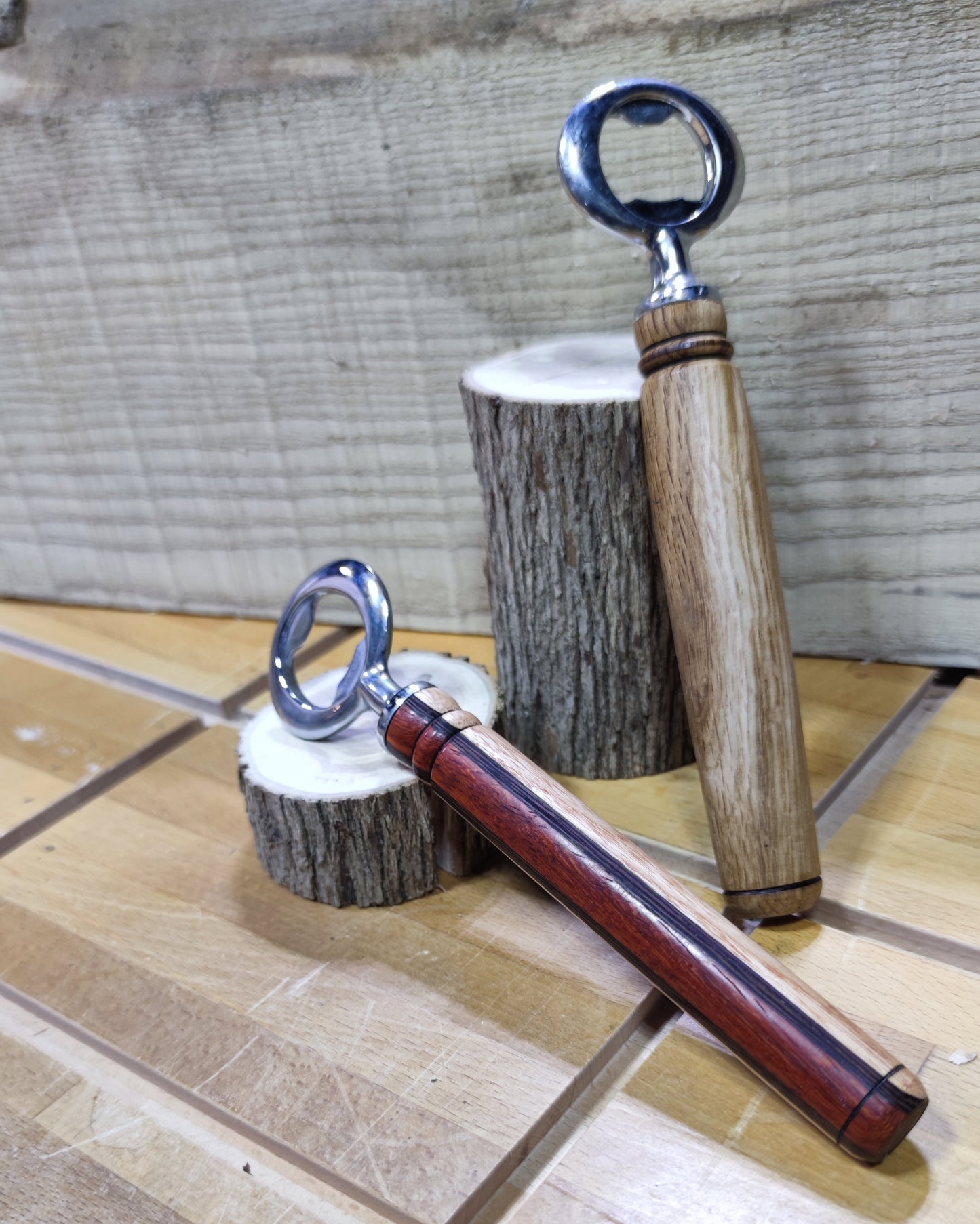 Décapsuleur en bois massif tourné
