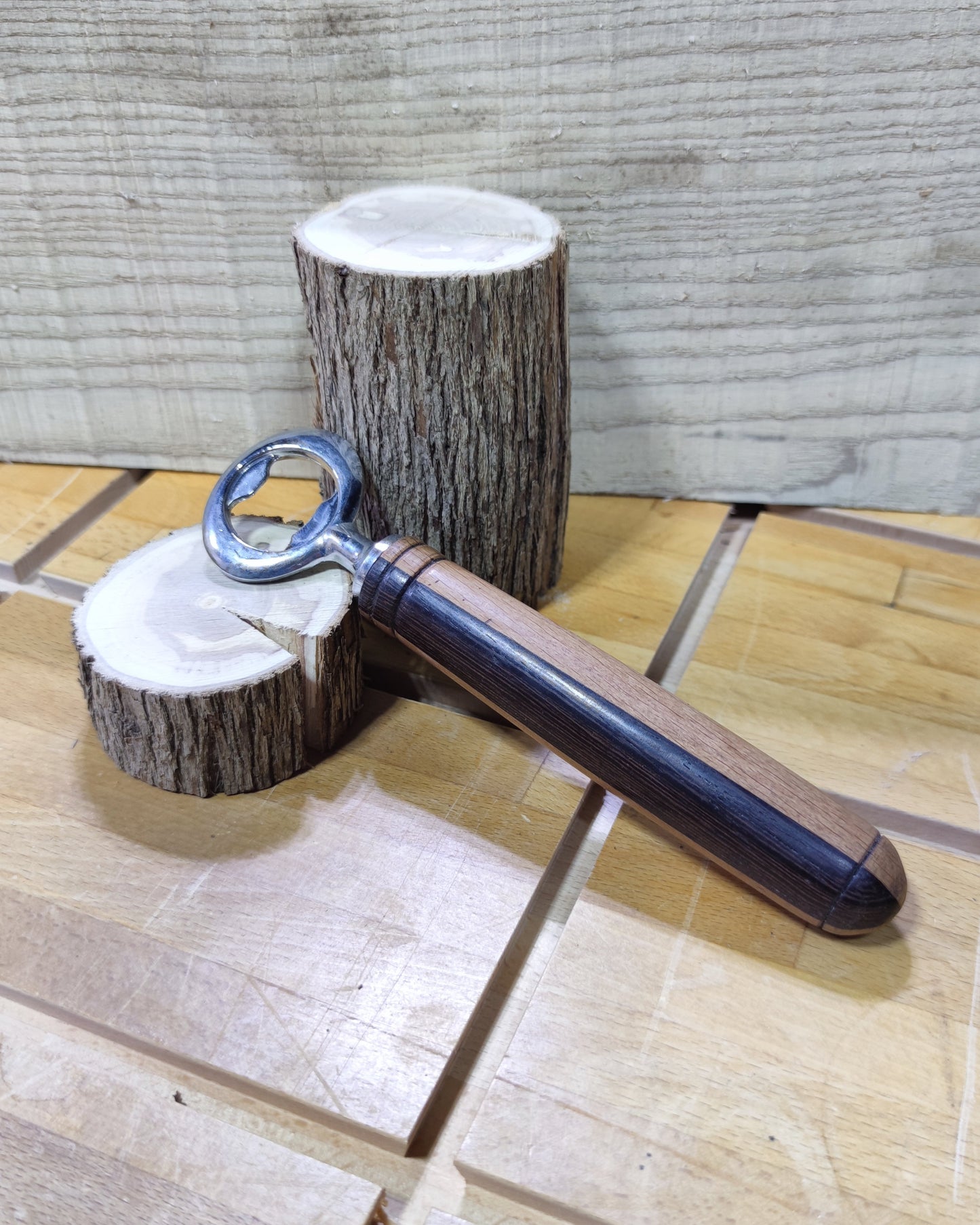 Décapsuleur en bois massif tourné