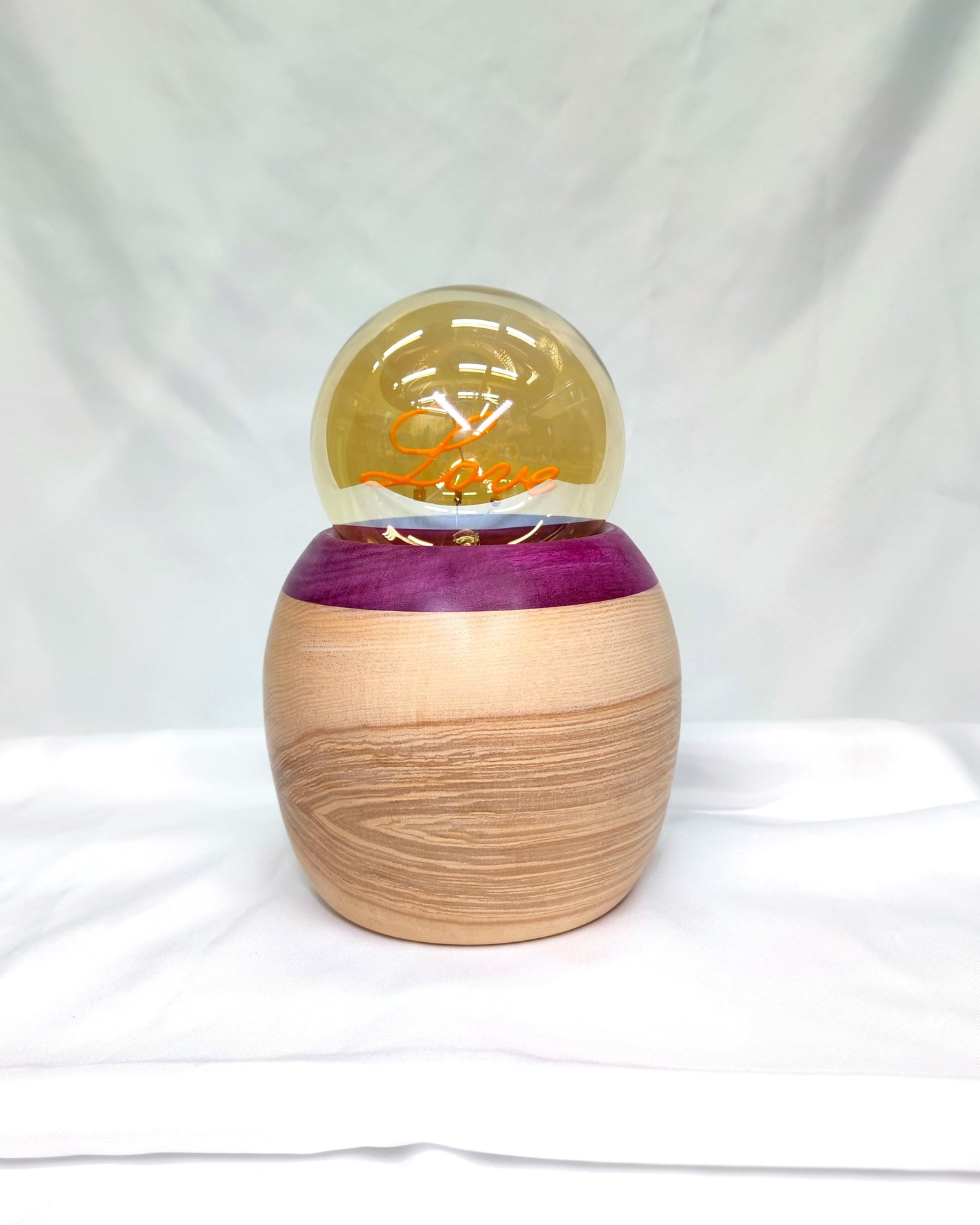 Lampe "Laska" en Frêne et Purple Heart – Série Limitée 3 modèles