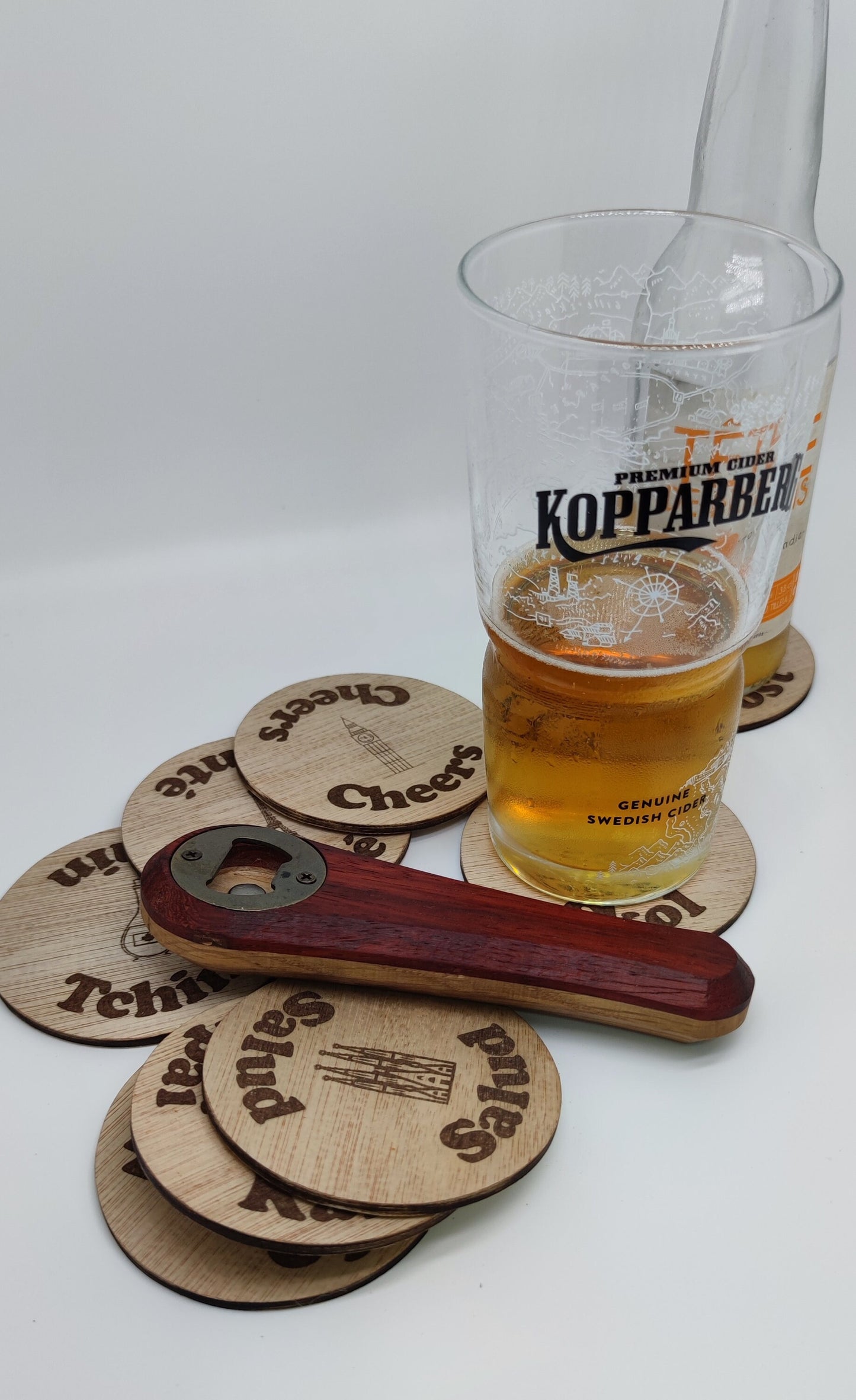 Lot de 8 Sous-Verres en Bois Gravés à travers le Monde
