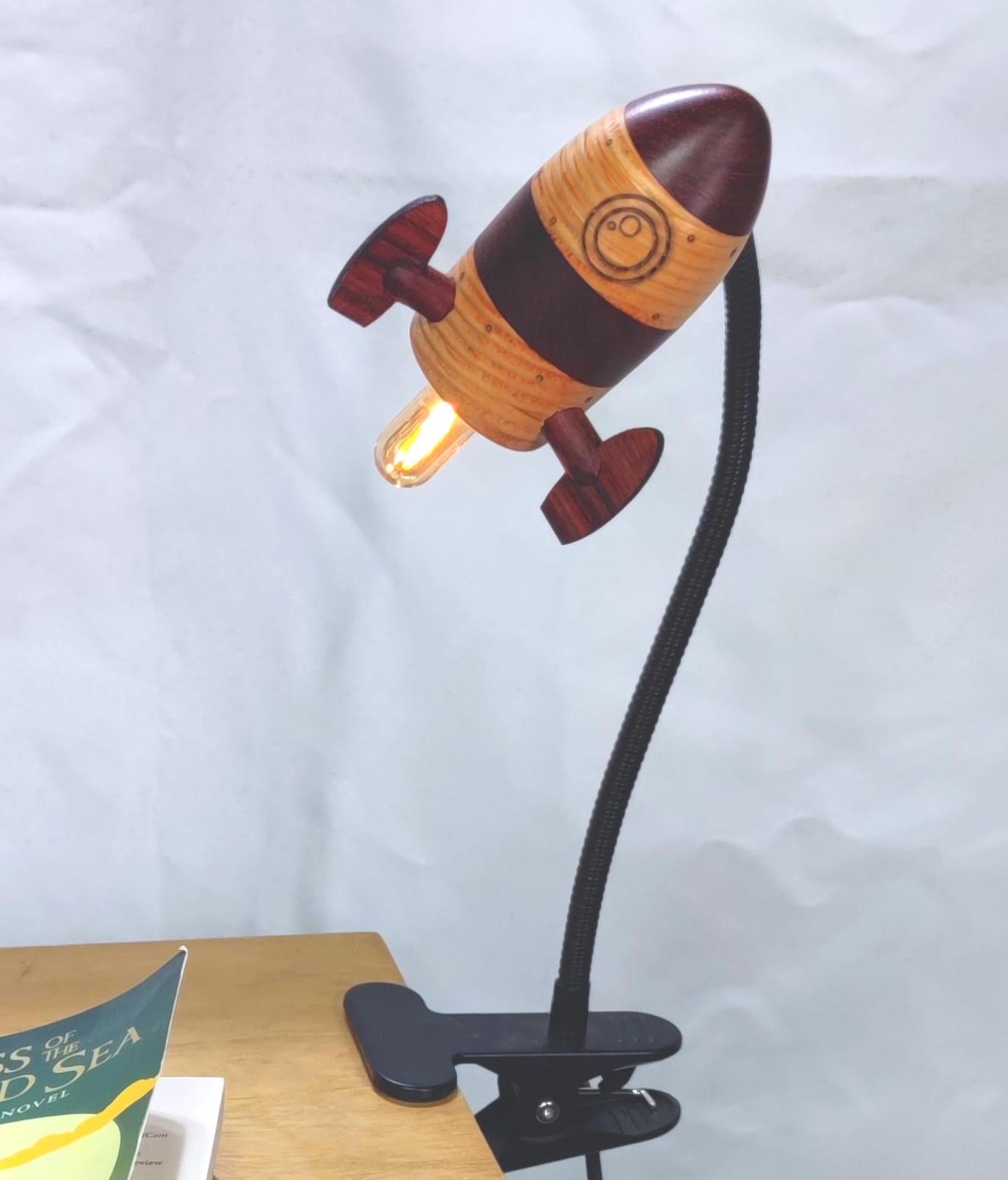 Lampe de chevet / veilleuse Fusée avec pince -