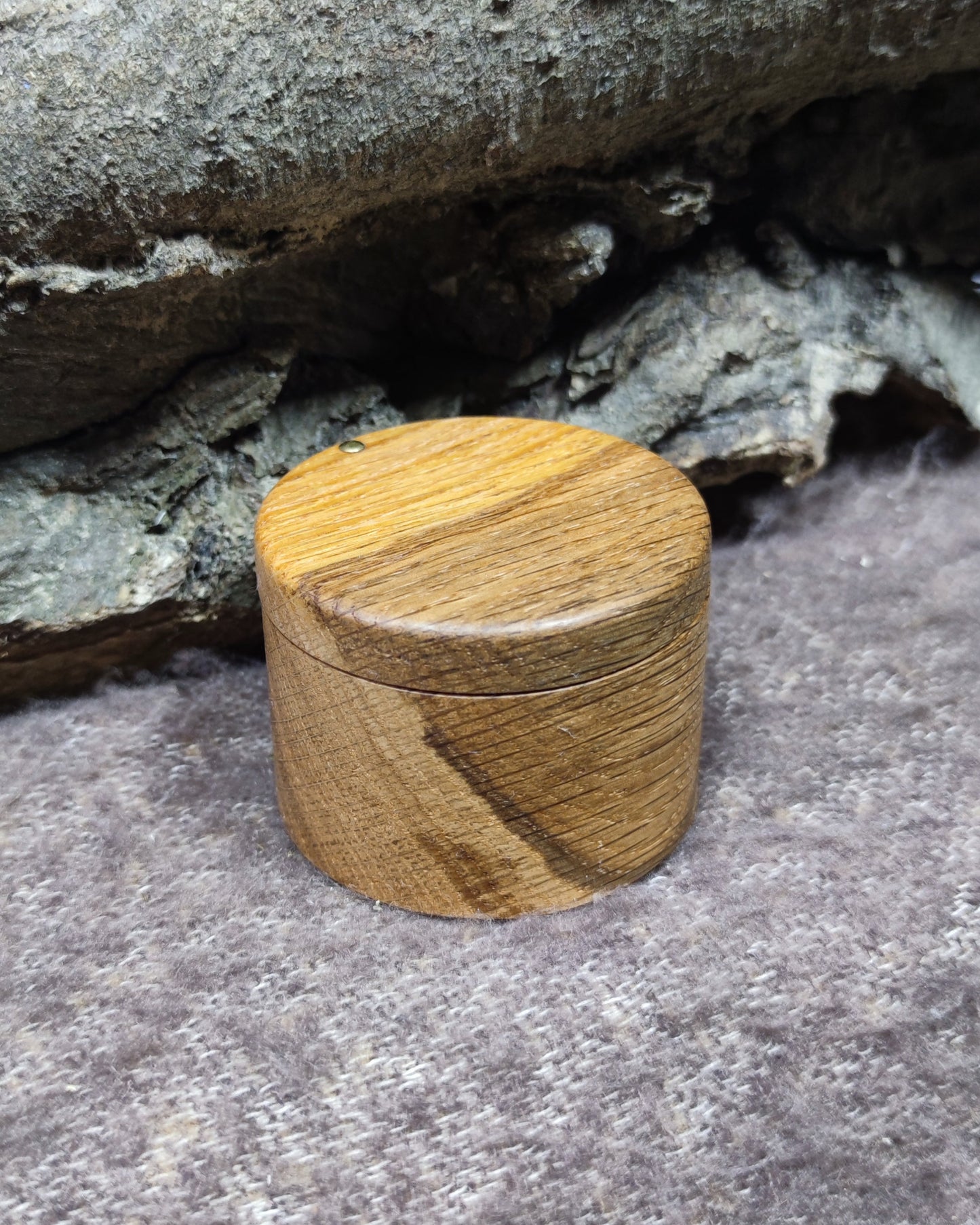 Boîte à bijoux en bois avec couvercle pivotant pour alliances et bijoux