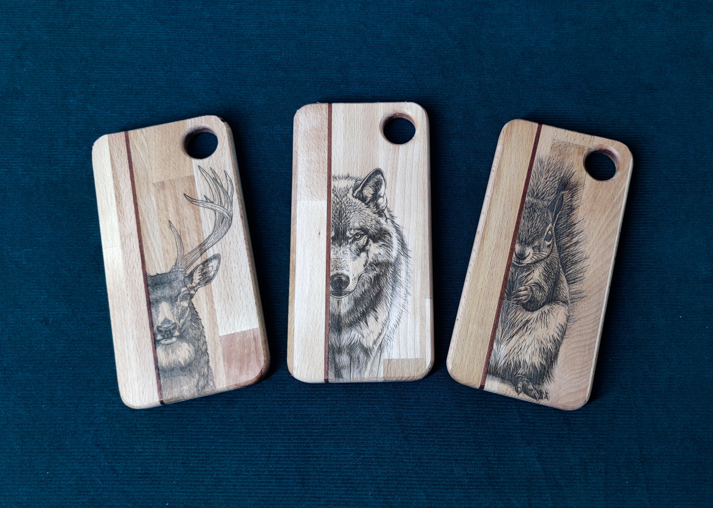 Planche apéritive en hêtre et acajou gravée au laser – Motifs nature