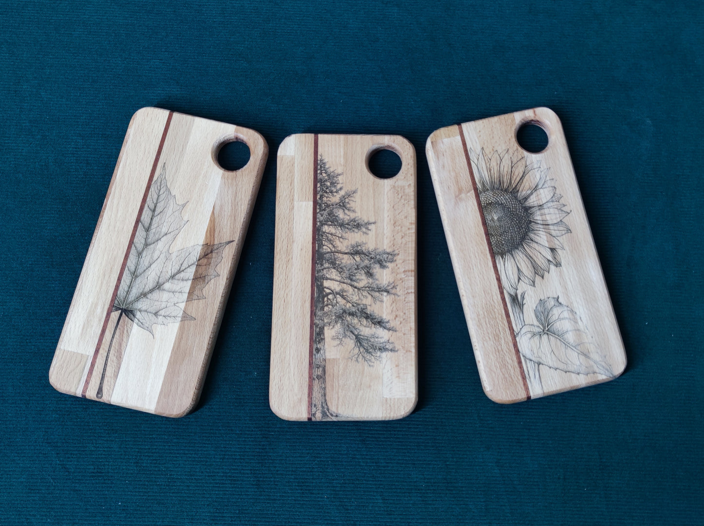 Planche apéritive en hêtre et acajou gravée au laser – Motifs nature