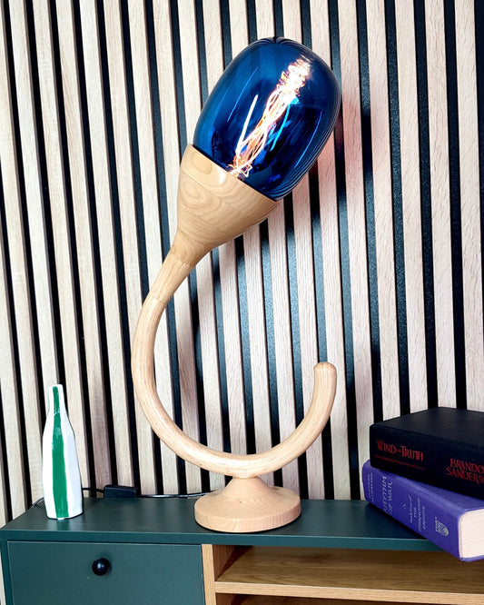 photo Lampe pistil ampoule bleue cote