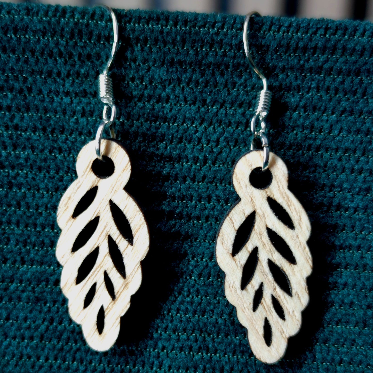 photo boucle oreille feuille blanc frene