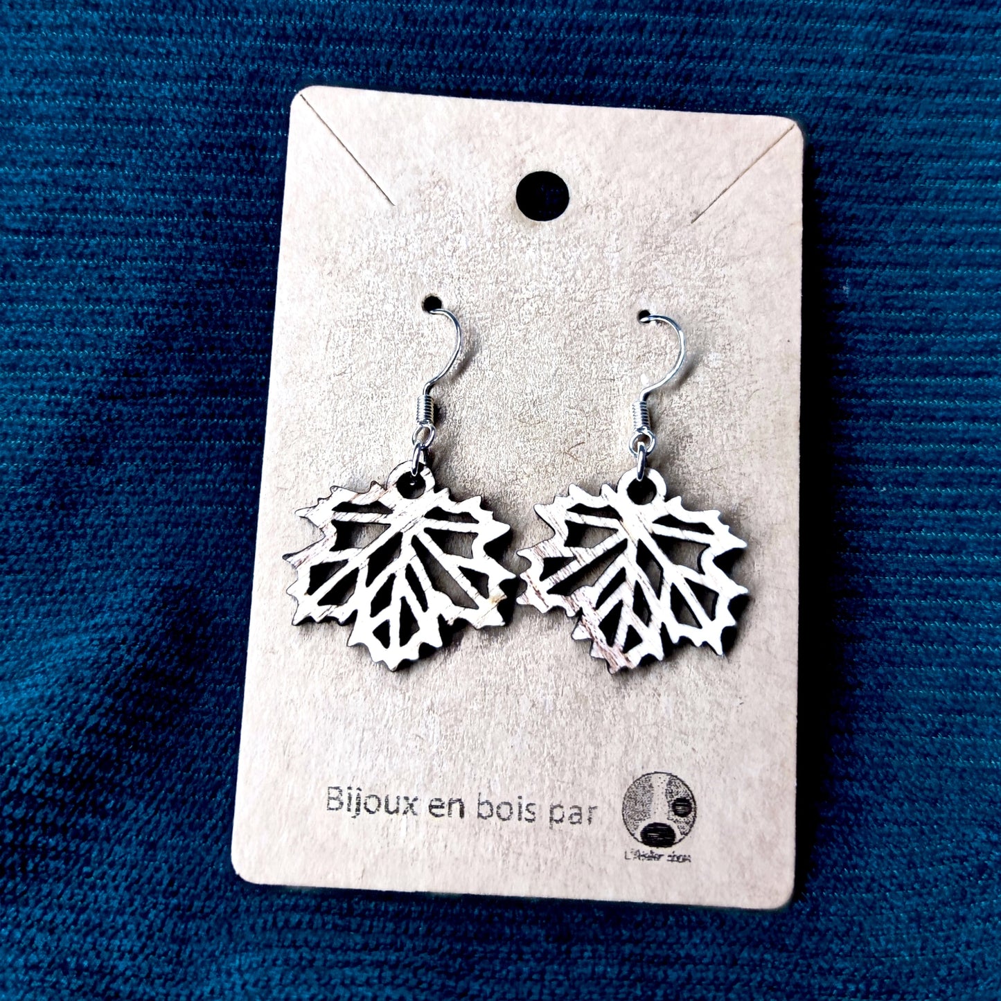 photo boucle oreille feuille erable blanc frene carte