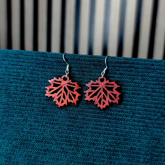 photo boucle oreille feuille erable rouge padouk