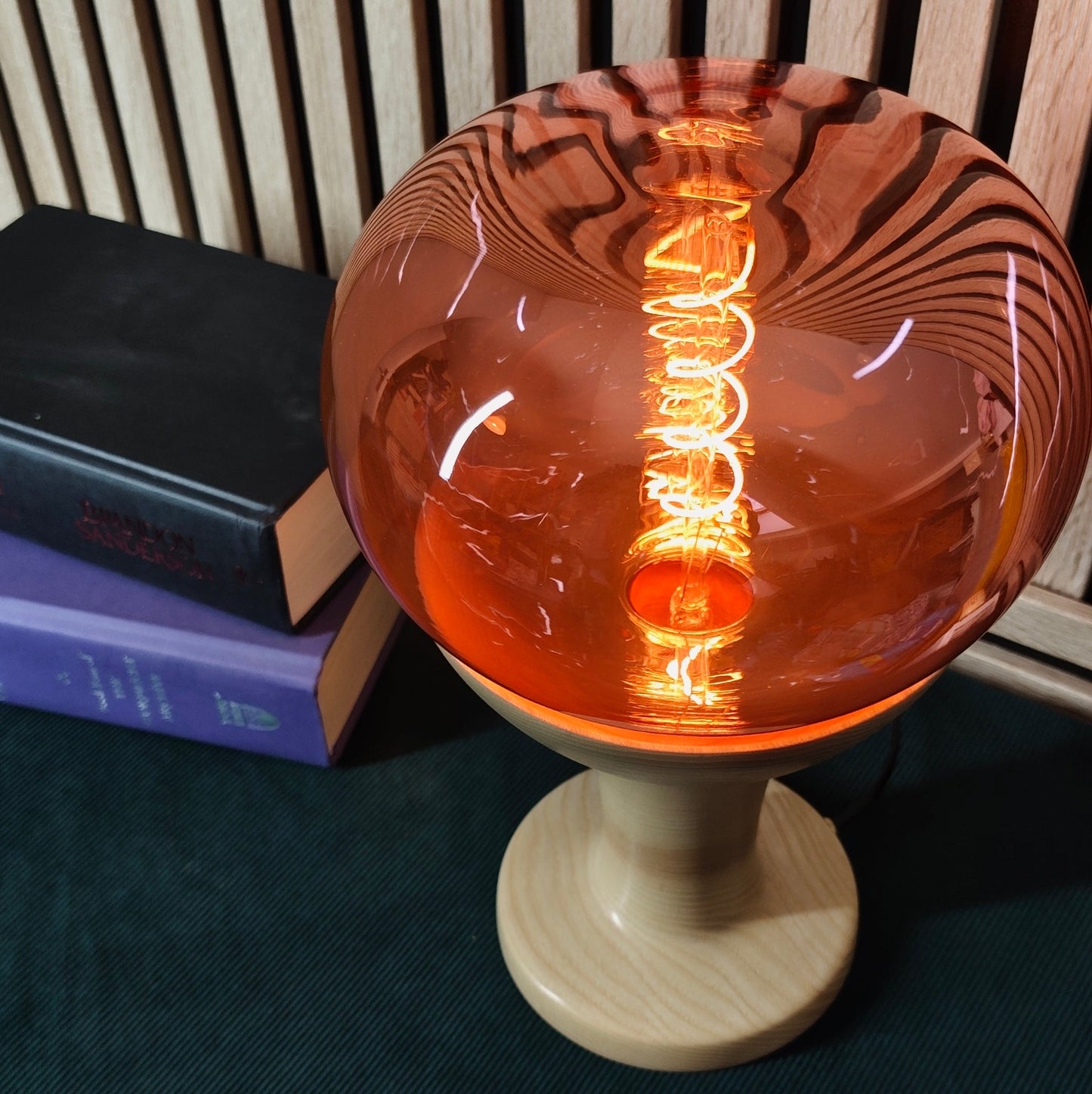 photo de dessus lampe design sorbe vintage frene rose