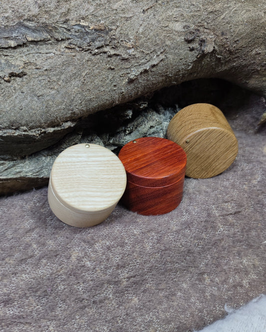 photo trio boite bijoux frene padouk chene couvercle pivot
